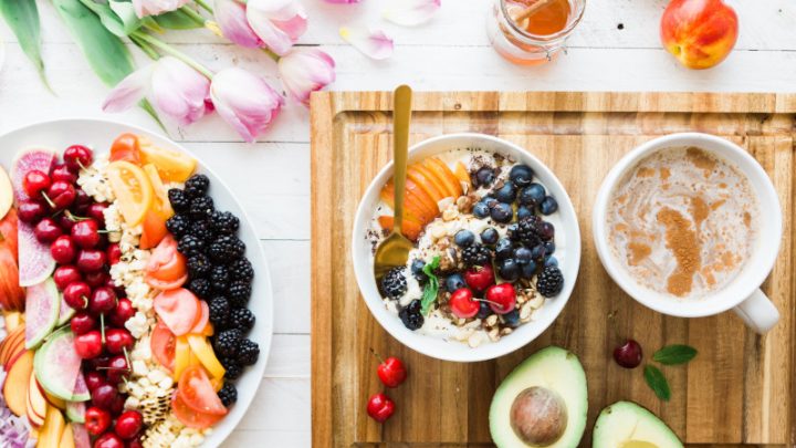 Czy jedzenie śniadań może pomóc w procesie odchudzania?